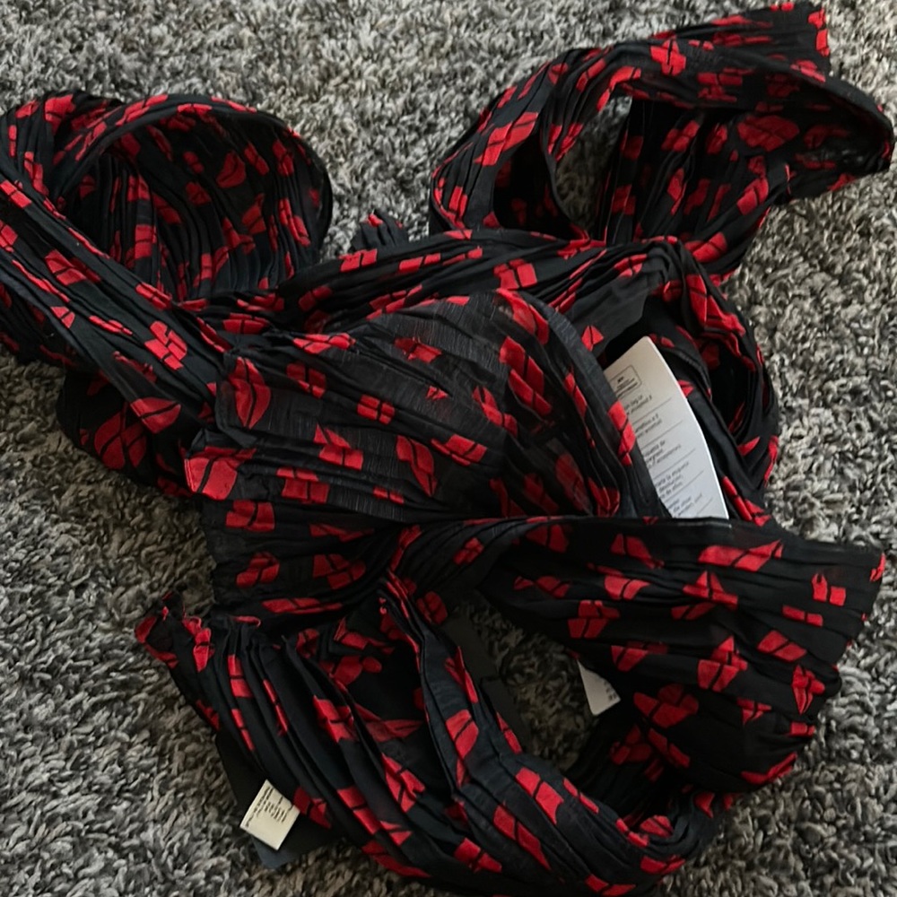 Saint Laurent chiffon , alumnae lips black with red lips scarf nwt - Picture 2 of 3